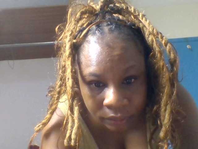 Ebonitah live cam on BongaCams