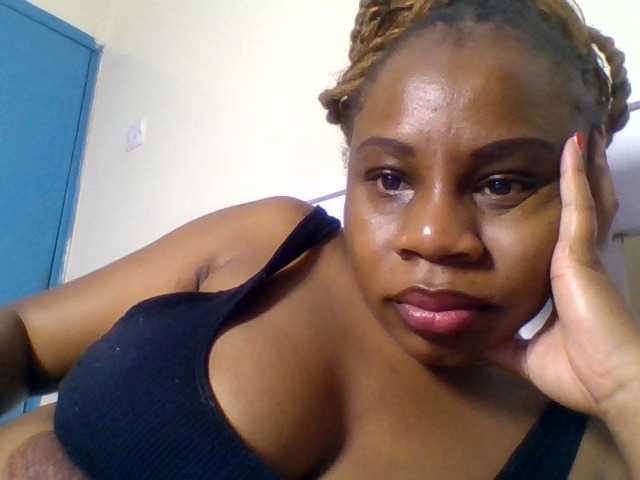 Ebonitah live cam on BongaCams