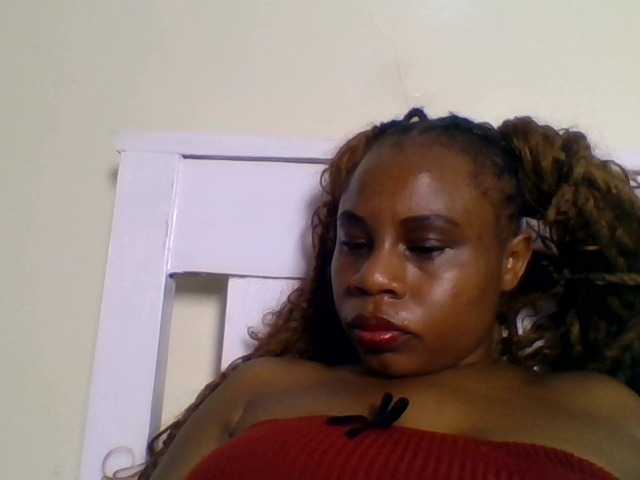 Ebonitah live cam on BongaCams