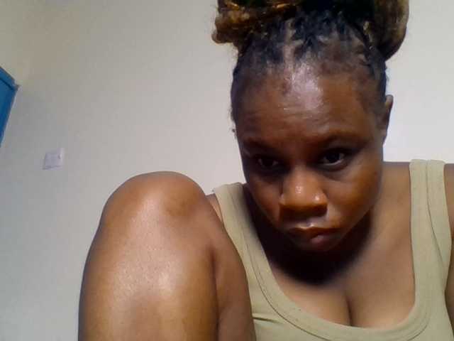 Ebonitah live cam on BongaCams