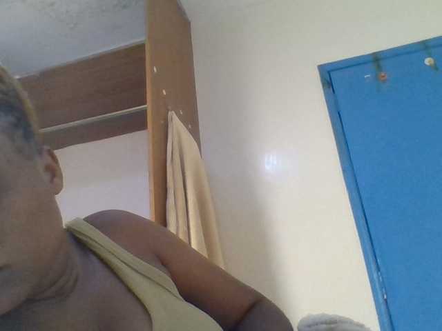 Ebonitah live cam on BongaCams