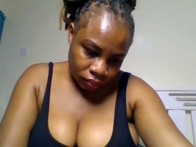 Ebonitah live cam on BongaCams