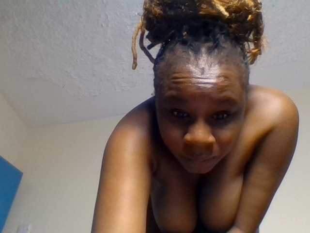 Ebonitah live cam on BongaCams
