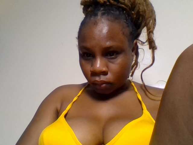 Ebonitah live cam on BongaCams
