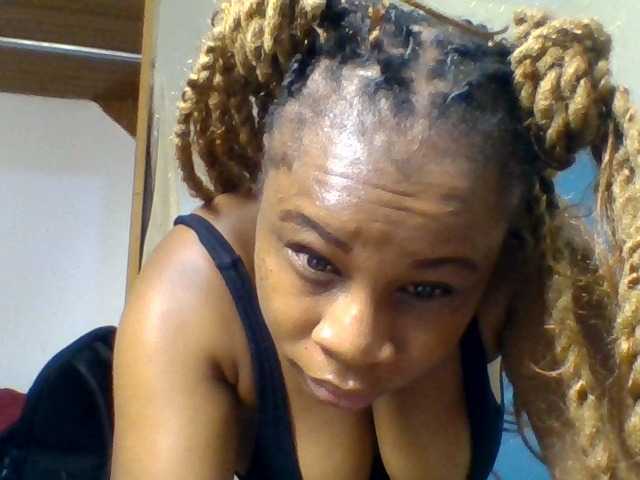Ebonitah live cam on BongaCams