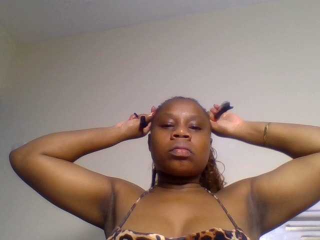 Ebonitah live cam on BongaCams