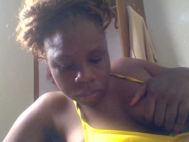 Ebonitah live cam on BongaCams