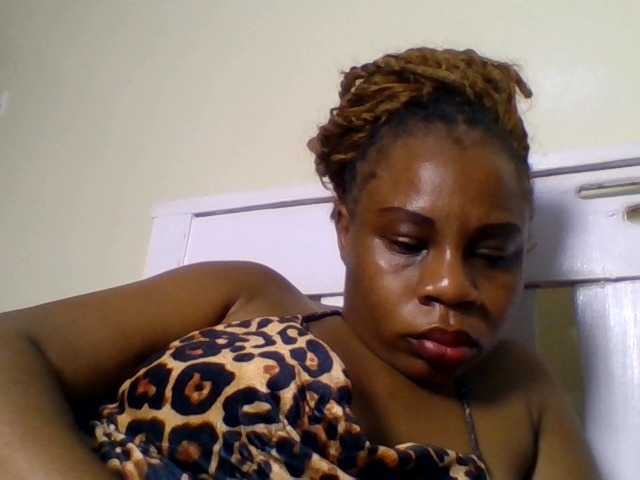 Ebonitah live cam on BongaCams