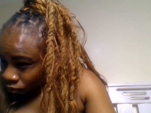 Ebonitah live cam on BongaCams