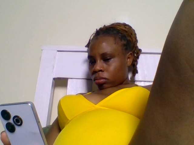 Ebonitah live cam on BongaCams