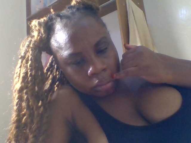 Ebonitah live cam on BongaCams