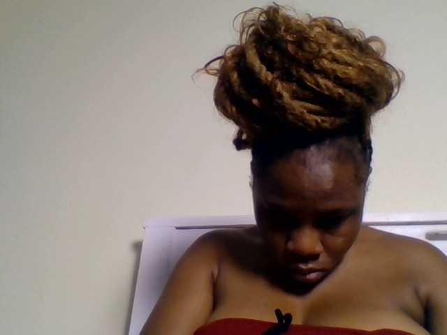 Ebonitah live cam on BongaCams