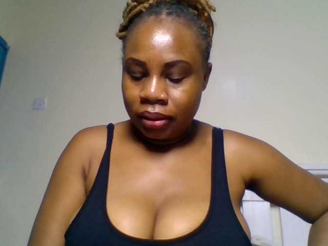Ebonitah live cam on BongaCams