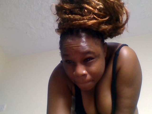 Ebonitah live cam on BongaCams