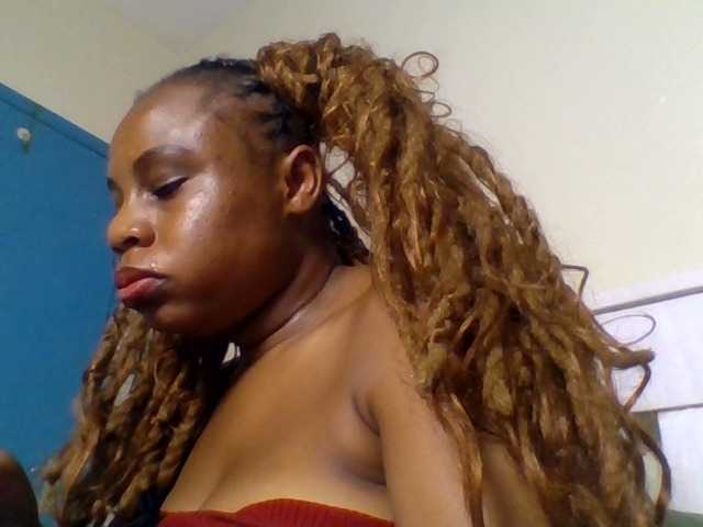 Ebonitah live cam on BongaCams