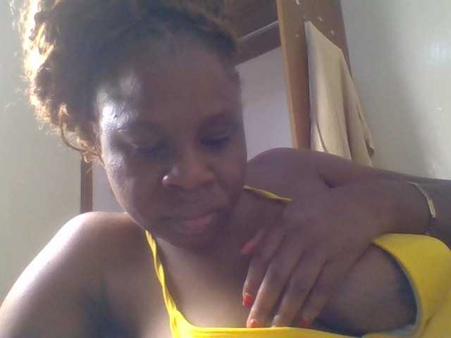 Ebonitah live cam on BongaCams