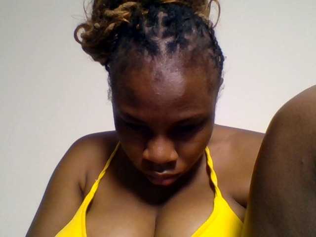 Ebonitah live cam on BongaCams