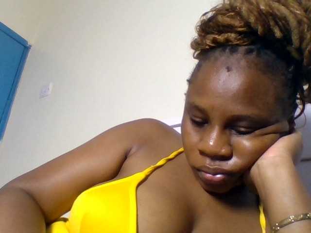 Ebonitah live cam on BongaCams