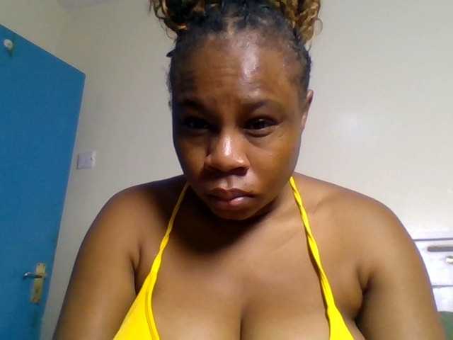 Ebonitah live cam on BongaCams