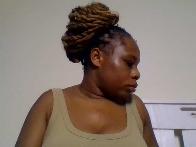 Ebonitah live cam on BongaCams