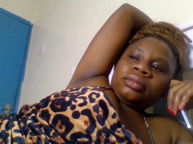 Ebonitah live cam on BongaCams