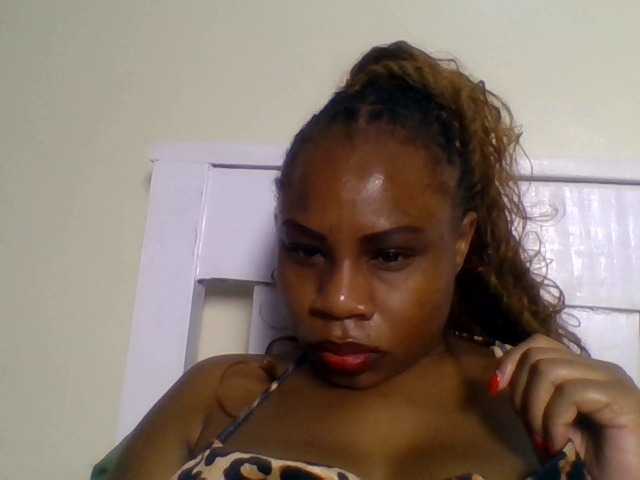 Ebonitah live cam preview