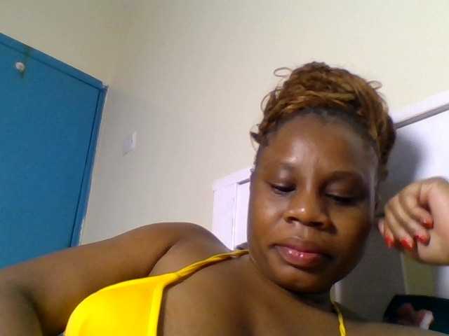 Ebonitah live cam on BongaCams