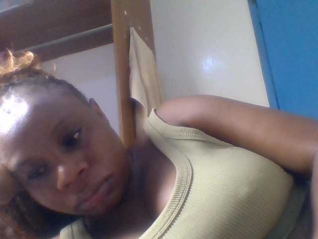 Ebonitah live cam on BongaCams