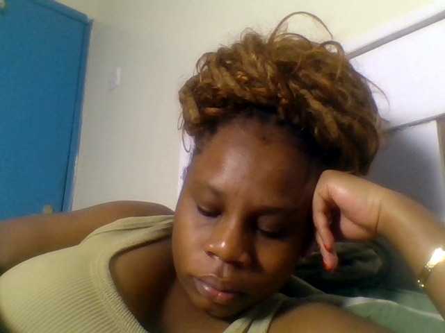Ebonitah live cam on BongaCams