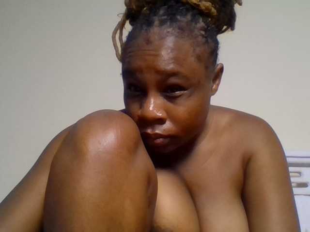 Ebonitah live cam on BongaCams