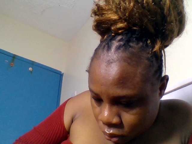 Ebonitah live cam on BongaCams