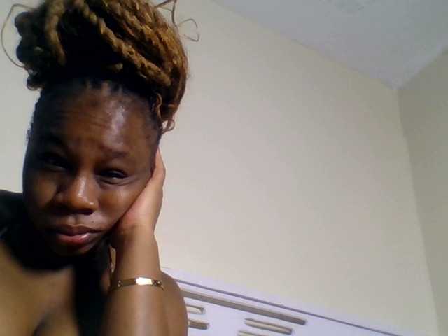 Ebonitah live cam on BongaCams