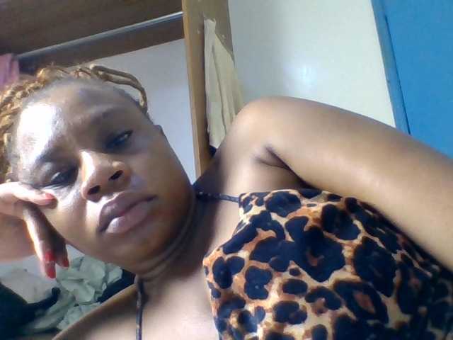 Ebonitah live cam on BongaCams