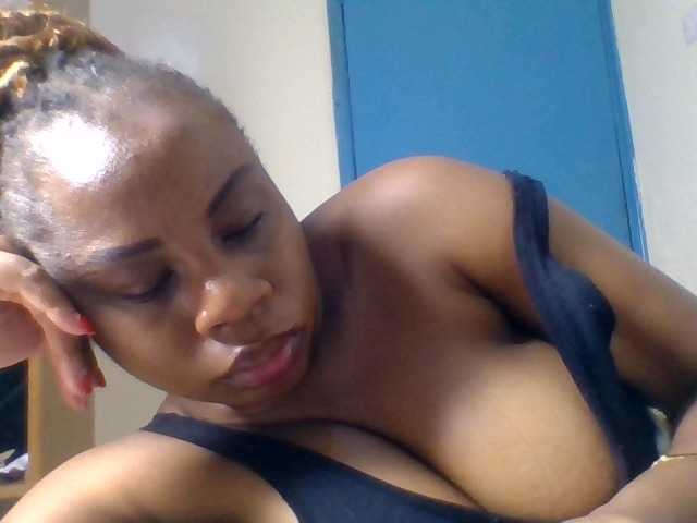 Ebonitah live cam on BongaCams