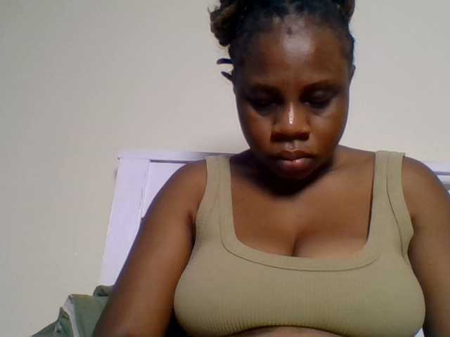 Ebonitah live cam on BongaCams