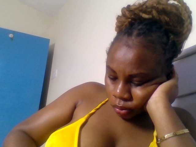 Ebonitah live cam on BongaCams