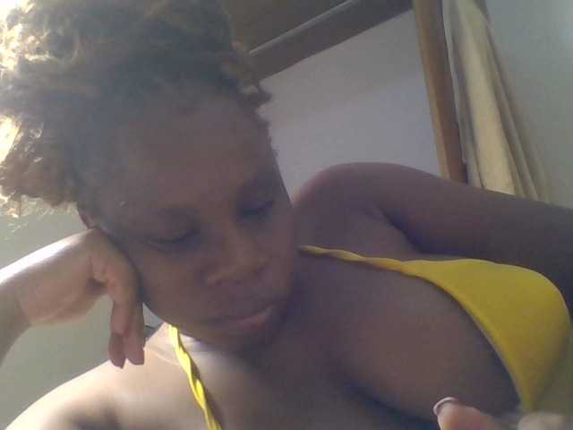 Ebonitah live cam on BongaCams