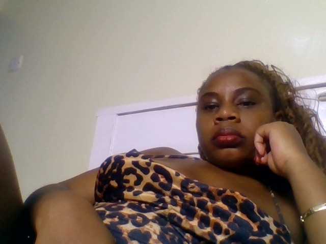 Ebonitah live cam on BongaCams