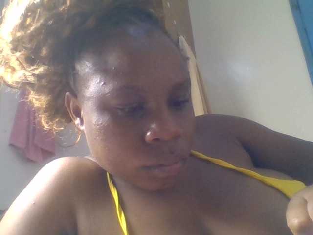 Ebonitah live cam on BongaCams