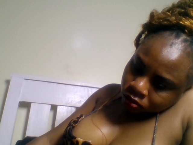 Ebonitah live cam on BongaCams