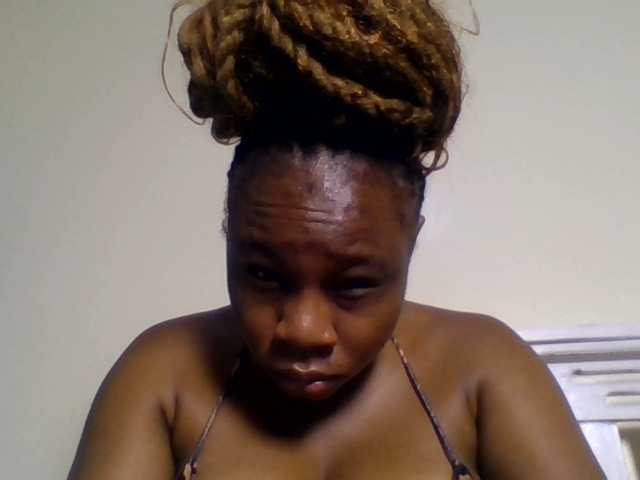 Ebonitah live cam on BongaCams