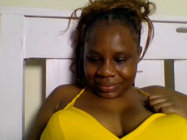 Ebonitah live cam on BongaCams