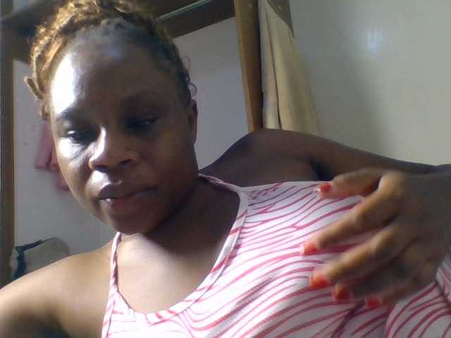 Ebonitah live cam on BongaCams