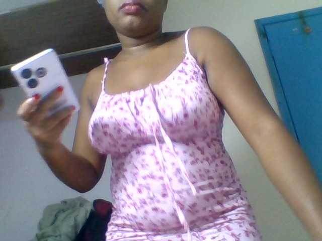 Ebonitah live cam preview