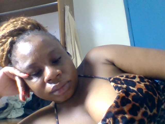 Ebonitah live cam on BongaCams