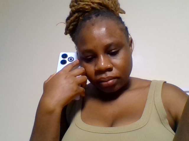 Ebonitah live cam on BongaCams