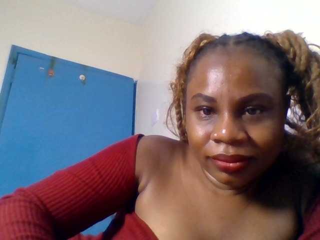 Ebonitah live cam on BongaCams