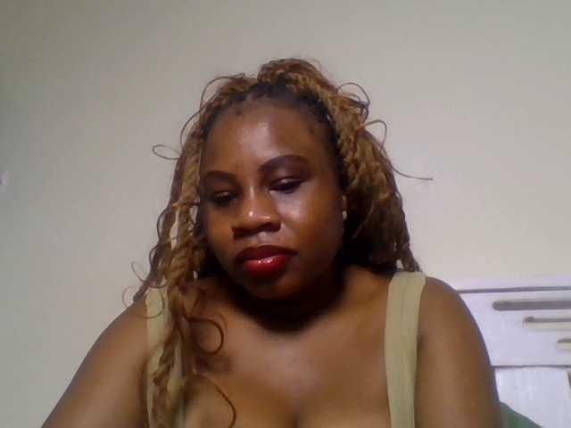 Ebonitah live cam on BongaCams