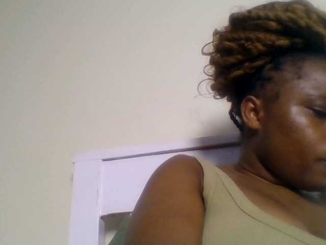 Ebonitah live cam on BongaCams