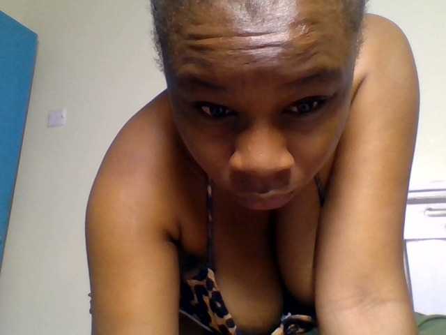 Ebonitah live cam on BongaCams